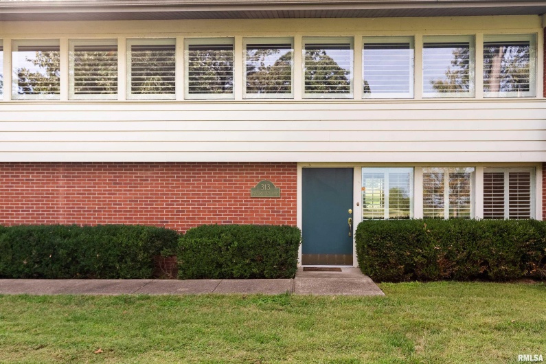 313 COUNTRY CLUB Lane, Harrisburg, Illinois 62946, 3 Bedrooms Bedrooms, 0 ,3 BathroomsBathrooms,Residential,For Sale,COUNTRY CLUB,0,RMAQC4268592
