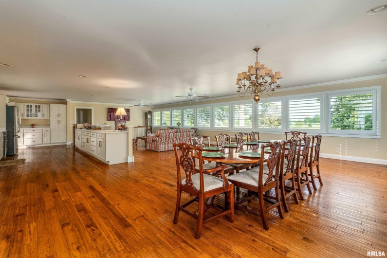 313 COUNTRY CLUB Lane, Harrisburg, Illinois 62946, 3 Bedrooms Bedrooms, 0 ,3 BathroomsBathrooms,Residential,For Sale,COUNTRY CLUB,0,RMAQC4268592