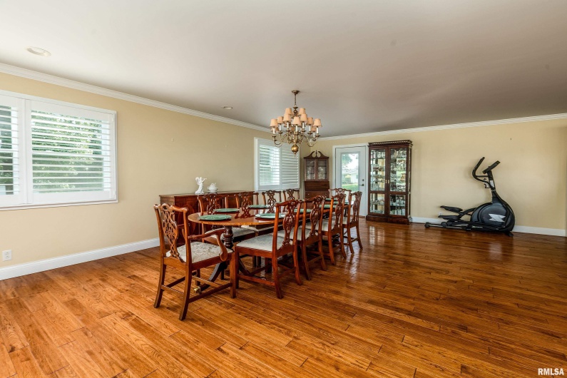 313 COUNTRY CLUB Lane, Harrisburg, Illinois 62946, 3 Bedrooms Bedrooms, 0 ,3 BathroomsBathrooms,Residential,For Sale,COUNTRY CLUB,0,RMAQC4268592