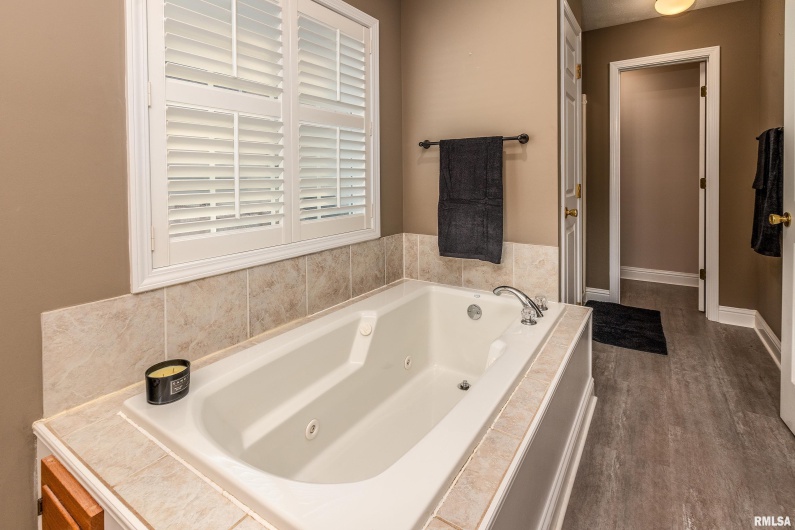 3004 Willow Branch Lane, Herrin, Illinois 62948, 3 Bedrooms Bedrooms, 0 ,2 BathroomsBathrooms,Residential,For Sale,Willow Branch,0,RMAEB460205