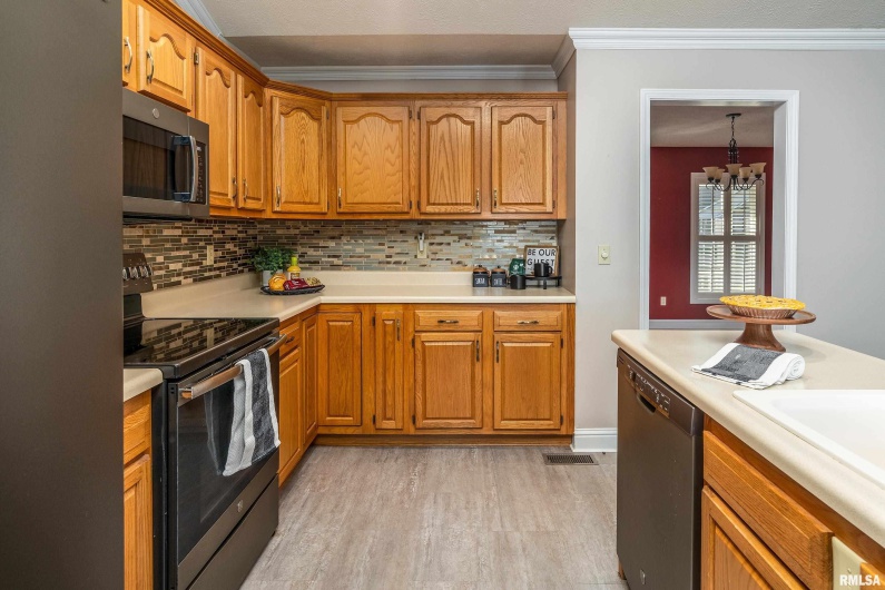 3004 Willow Branch Lane, Herrin, Illinois 62948, 3 Bedrooms Bedrooms, 0 ,2 BathroomsBathrooms,Residential,For Sale,Willow Branch,0,RMAEB460205