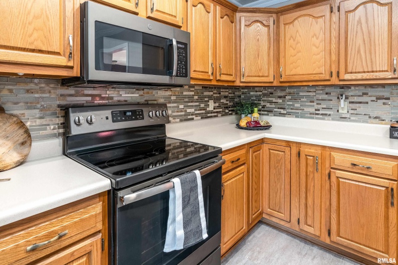 3004 Willow Branch Lane, Herrin, Illinois 62948, 3 Bedrooms Bedrooms, 0 ,2 BathroomsBathrooms,Residential,For Sale,Willow Branch,0,RMAEB460205