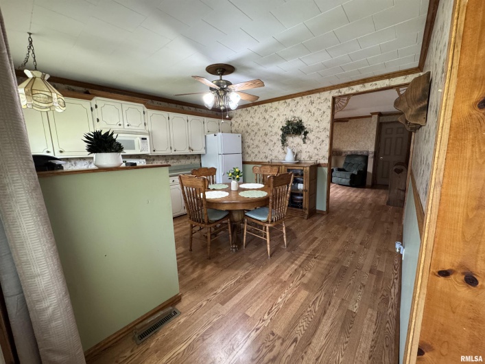 912 13TH Street, Herrin, Illinois 62948, 2 Bedrooms Bedrooms, 0 ,1 BathroomBathrooms,Residential,For Sale,13TH,0,RMAQC4265648