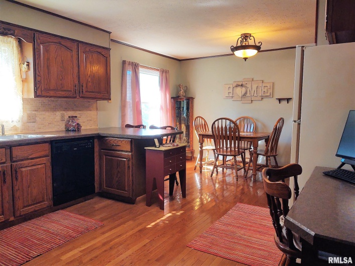 901 LOCUST Street, Vienna, Illinois 62995, 3 Bedrooms Bedrooms, 0 ,1 BathroomBathrooms,Residential,For Sale,LOCUST,0,RMAEB460207