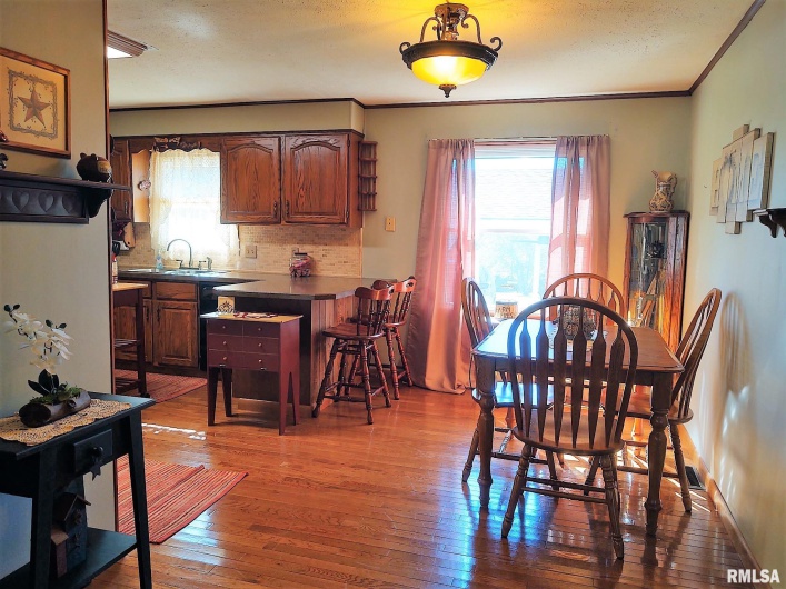 901 LOCUST Street, Vienna, Illinois 62995, 3 Bedrooms Bedrooms, 0 ,1 BathroomBathrooms,Residential,For Sale,LOCUST,0,RMAEB460207