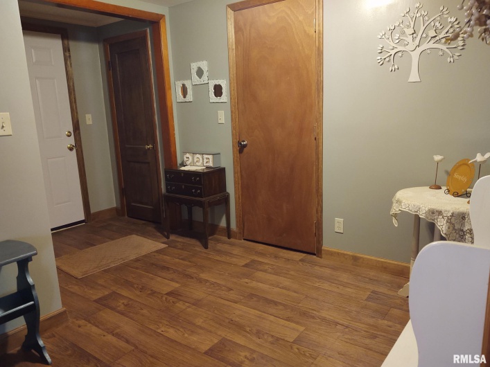 901 LOCUST Street, Vienna, Illinois 62995, 3 Bedrooms Bedrooms, 0 ,1 BathroomBathrooms,Residential,For Sale,LOCUST,0,RMAEB460207
