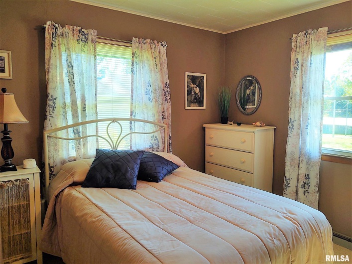 901 LOCUST Street, Vienna, Illinois 62995, 3 Bedrooms Bedrooms, 0 ,1 BathroomBathrooms,Residential,For Sale,LOCUST,0,RMAEB460207