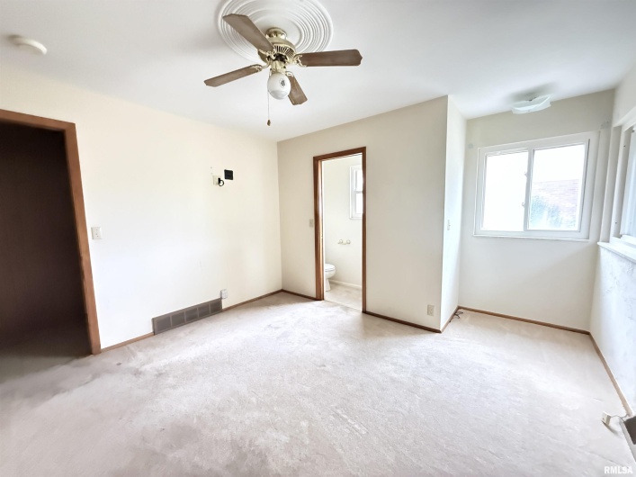 1007 HILLCREST Drive, Sparta, Illinois 62286, 3 Bedrooms Bedrooms, 0 ,1 BathroomBathrooms,Residential,For Sale,HILLCREST,0,RMAEB460209