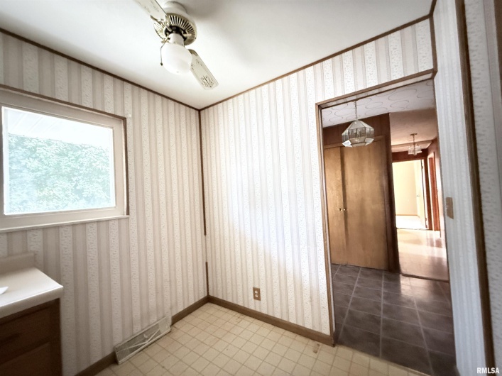 1007 HILLCREST Drive, Sparta, Illinois 62286, 3 Bedrooms Bedrooms, 0 ,1 BathroomBathrooms,Residential,For Sale,HILLCREST,0,RMAEB460209