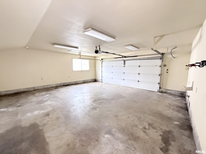 1007 HILLCREST Drive, Sparta, Illinois 62286, 3 Bedrooms Bedrooms, 0 ,1 BathroomBathrooms,Residential,For Sale,HILLCREST,0,RMAEB460209