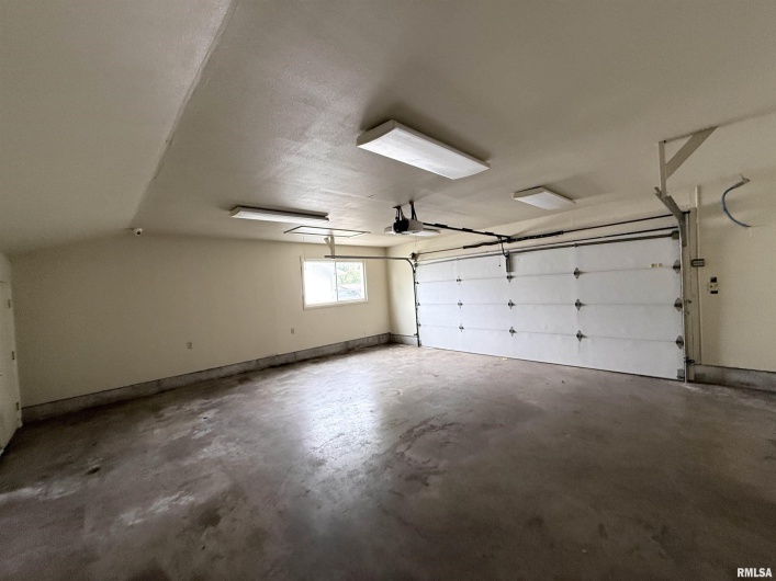 1007 HILLCREST Drive, Sparta, Illinois 62286, 3 Bedrooms Bedrooms, 0 ,1 BathroomBathrooms,Residential,For Sale,HILLCREST,0,RMAEB460209