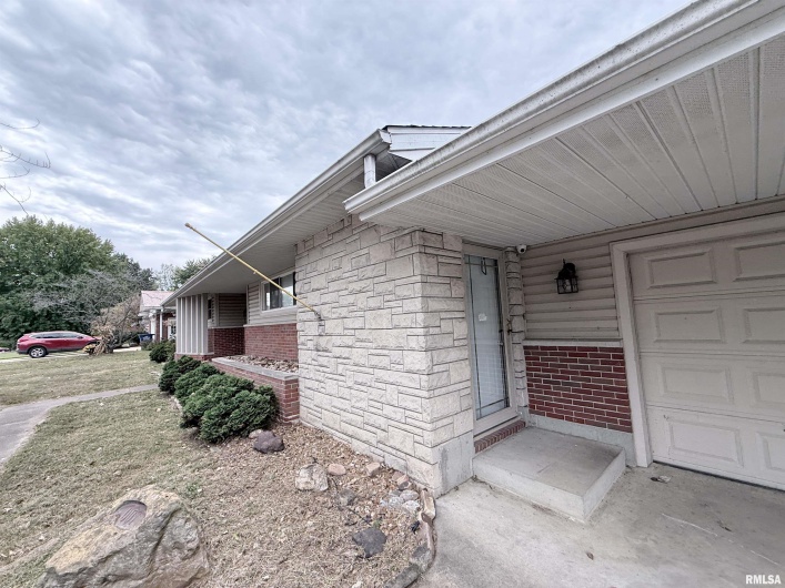 1007 HILLCREST Drive, Sparta, Illinois 62286, 3 Bedrooms Bedrooms, 0 ,1 BathroomBathrooms,Residential,For Sale,HILLCREST,0,RMAEB460209