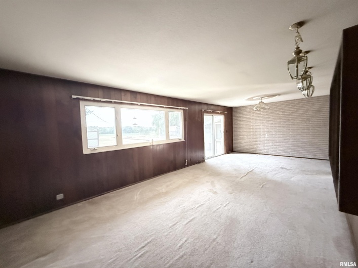 1007 HILLCREST Drive, Sparta, Illinois 62286, 3 Bedrooms Bedrooms, 0 ,1 BathroomBathrooms,Residential,For Sale,HILLCREST,0,RMAEB460209