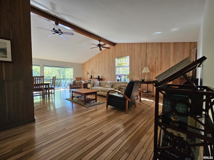 46 HILLCREST Drive, Carbondale, Illinois 62901, 3 Bedrooms Bedrooms, 0 ,3 BathroomsBathrooms,Residential,For Sale,HILLCREST,0,RMAEB460211