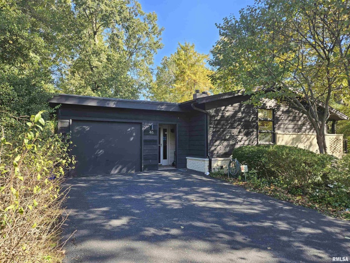 46 HILLCREST Drive, Carbondale, Illinois 62901, 3 Bedrooms Bedrooms, 0 ,3 BathroomsBathrooms,Residential,For Sale,HILLCREST,0,RMAEB460211