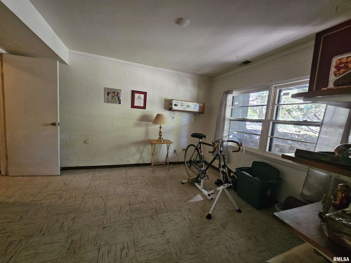 46 HILLCREST Drive, Carbondale, Illinois 62901, 3 Bedrooms Bedrooms, 0 ,3 BathroomsBathrooms,Residential,For Sale,HILLCREST,0,RMAEB460211