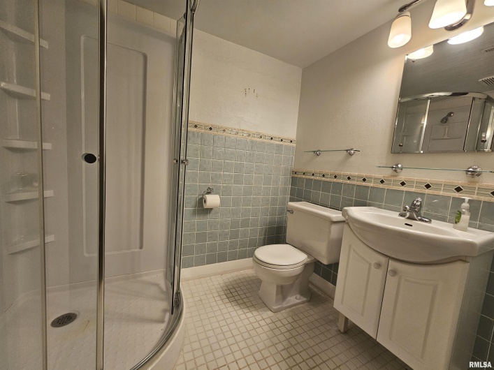 46 HILLCREST Drive, Carbondale, Illinois 62901, 3 Bedrooms Bedrooms, 0 ,3 BathroomsBathrooms,Residential,For Sale,HILLCREST,0,RMAEB460211