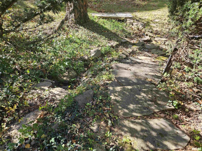 46 HILLCREST Drive, Carbondale, Illinois 62901, 3 Bedrooms Bedrooms, 0 ,3 BathroomsBathrooms,Residential,For Sale,HILLCREST,0,RMAEB460211