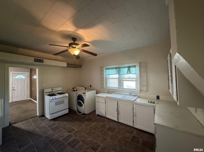 806 Rodd Street, Carterville, Illinois 62959, 1 Bedroom Bedrooms, 0 ,1 BathroomBathrooms,Residential,For Sale,Rodd,0,RMAQC4268634