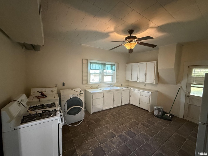 806 Rodd Street, Carterville, Illinois 62959, 1 Bedroom Bedrooms, 0 ,1 BathroomBathrooms,Residential,For Sale,Rodd,0,RMAQC4268634