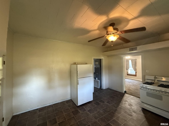 806 Rodd Street, Carterville, Illinois 62959, 1 Bedroom Bedrooms, 0 ,1 BathroomBathrooms,Residential,For Sale,Rodd,0,RMAQC4268634