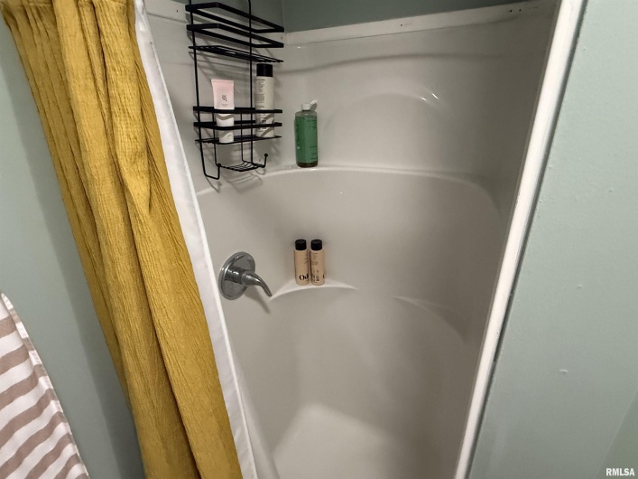 1100 CATHERINE Street, Metropolis, Illinois 62960, 4 Bedrooms Bedrooms, 0 ,2 BathroomsBathrooms,Residential,For Sale,CATHERINE,0,RMAEB459718