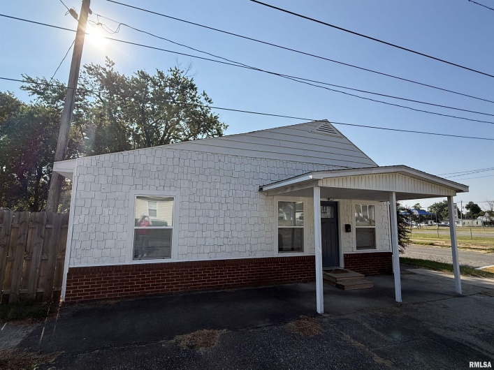 1100 CATHERINE Street, Metropolis, Illinois 62960, 4 Bedrooms Bedrooms, 0 ,2 BathroomsBathrooms,Residential,For Sale,CATHERINE,0,RMAEB459718