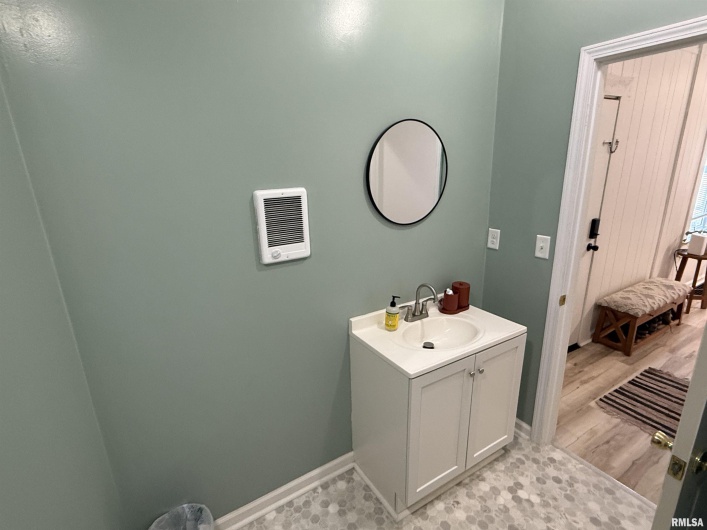 1100 CATHERINE Street, Metropolis, Illinois 62960, 4 Bedrooms Bedrooms, 0 ,2 BathroomsBathrooms,Residential,For Sale,CATHERINE,0,RMAEB459718