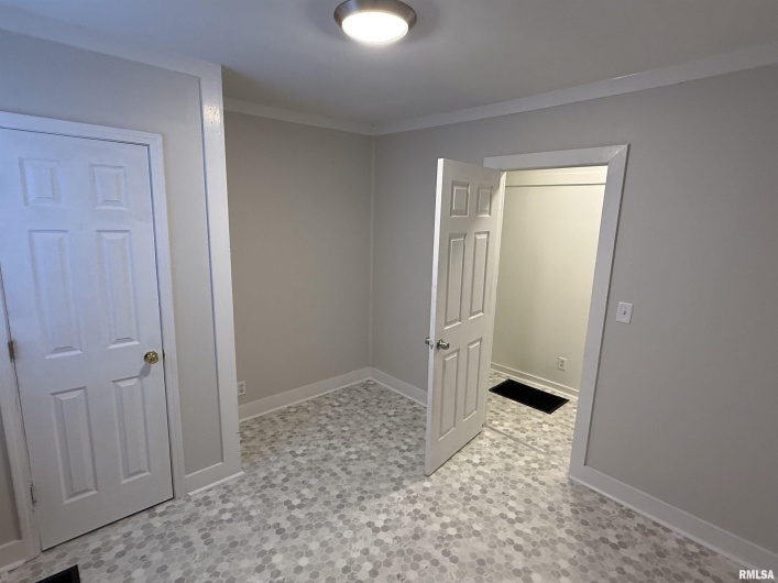 1100 CATHERINE Street, Metropolis, Illinois 62960, 4 Bedrooms Bedrooms, 0 ,2 BathroomsBathrooms,Residential,For Sale,CATHERINE,0,RMAEB459718