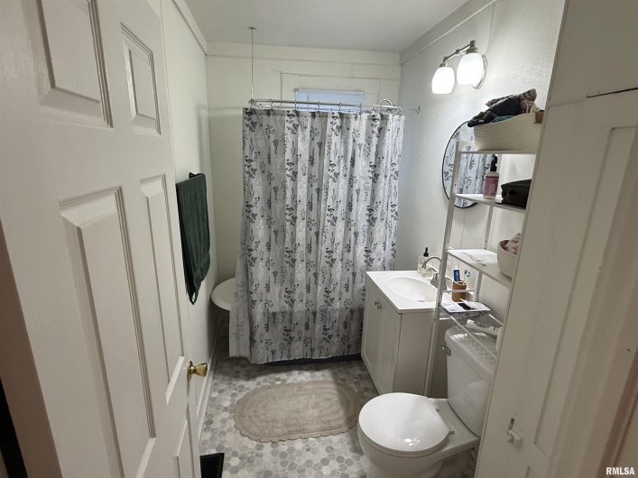 1100 CATHERINE Street, Metropolis, Illinois 62960, 4 Bedrooms Bedrooms, 0 ,2 BathroomsBathrooms,Residential,For Sale,CATHERINE,0,RMAEB459718