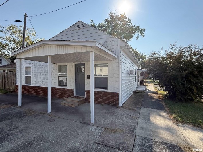 1100 CATHERINE Street, Metropolis, Illinois 62960, 4 Bedrooms Bedrooms, 0 ,2 BathroomsBathrooms,Residential,For Sale,CATHERINE,0,RMAEB459718