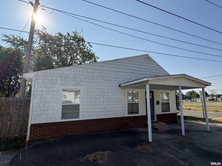 1100 CATHERINE Street, Metropolis, Illinois 62960, 4 Bedrooms Bedrooms, 0 ,2 BathroomsBathrooms,Residential,For Sale,CATHERINE,0,RMAEB459718