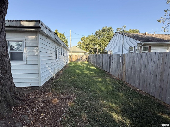 1100 CATHERINE Street, Metropolis, Illinois 62960, 4 Bedrooms Bedrooms, 0 ,2 BathroomsBathrooms,Residential,For Sale,CATHERINE,0,RMAEB459718