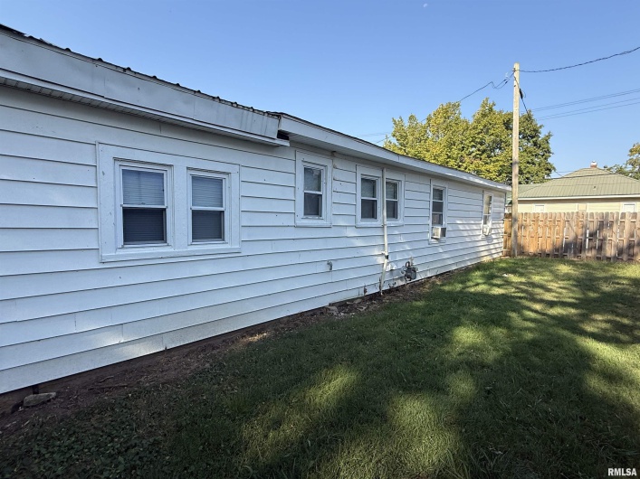 1100 CATHERINE Street, Metropolis, Illinois 62960, 4 Bedrooms Bedrooms, 0 ,2 BathroomsBathrooms,Residential,For Sale,CATHERINE,0,RMAEB459718