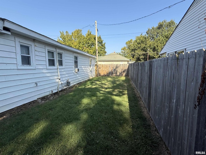 1100 CATHERINE Street, Metropolis, Illinois 62960, 4 Bedrooms Bedrooms, 0 ,2 BathroomsBathrooms,Residential,For Sale,CATHERINE,0,RMAEB459718