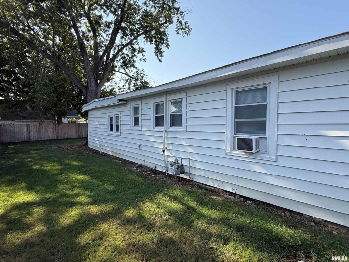 1100 CATHERINE Street, Metropolis, Illinois 62960, 4 Bedrooms Bedrooms, 0 ,2 BathroomsBathrooms,Residential,For Sale,CATHERINE,0,RMAEB459718
