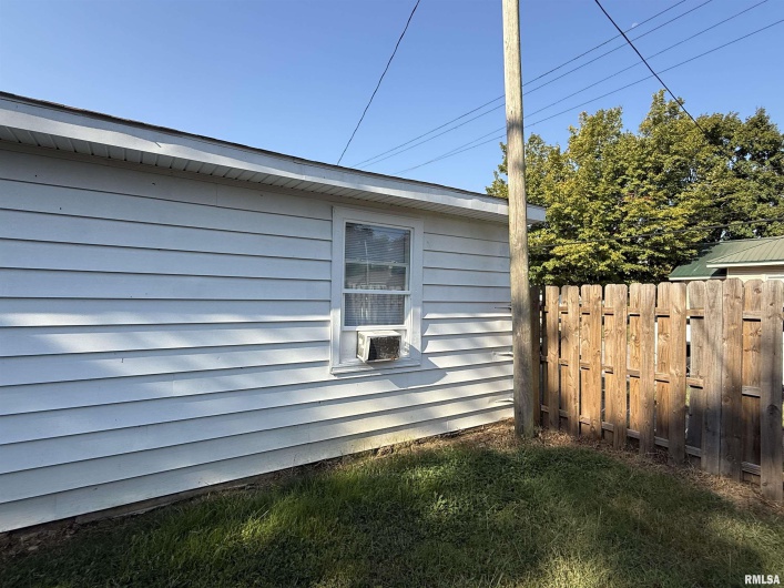 1100 CATHERINE Street, Metropolis, Illinois 62960, 4 Bedrooms Bedrooms, 0 ,2 BathroomsBathrooms,Residential,For Sale,CATHERINE,0,RMAEB459718