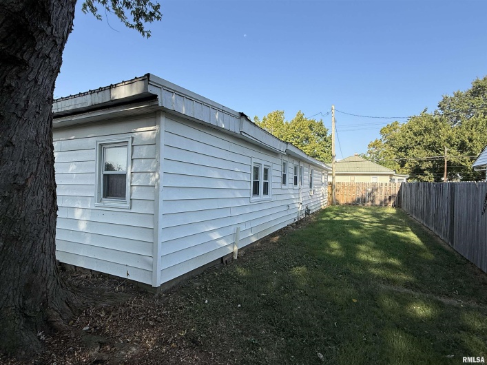 1100 CATHERINE Street, Metropolis, Illinois 62960, 4 Bedrooms Bedrooms, 0 ,2 BathroomsBathrooms,Residential,For Sale,CATHERINE,0,RMAEB459718