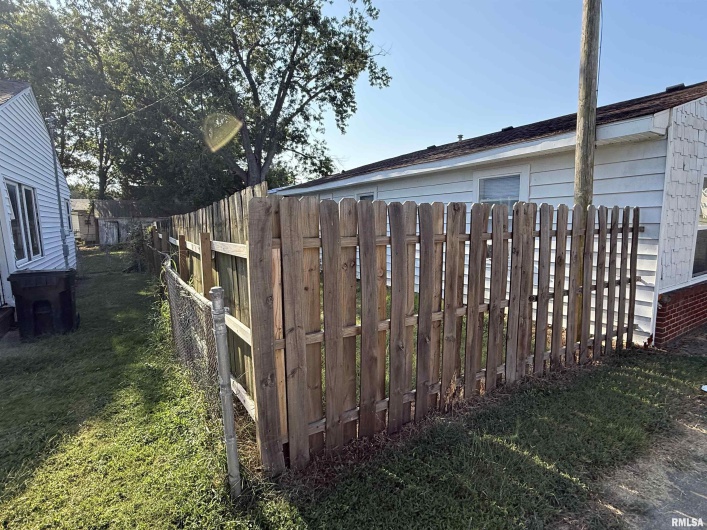 1100 CATHERINE Street, Metropolis, Illinois 62960, 4 Bedrooms Bedrooms, 0 ,2 BathroomsBathrooms,Residential,For Sale,CATHERINE,0,RMAEB459718