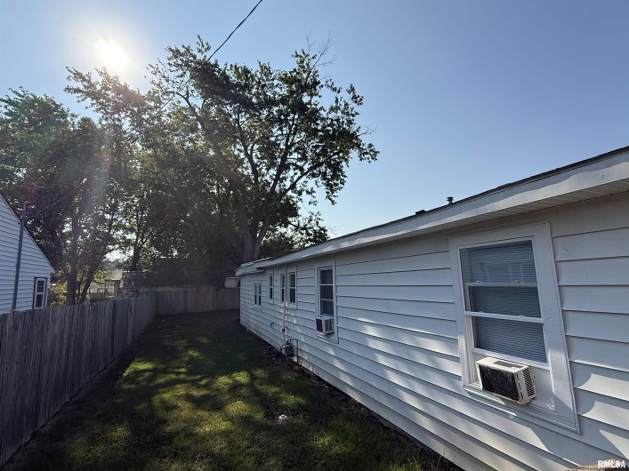1100 CATHERINE Street, Metropolis, Illinois 62960, 4 Bedrooms Bedrooms, 0 ,2 BathroomsBathrooms,Residential,For Sale,CATHERINE,0,RMAEB459718