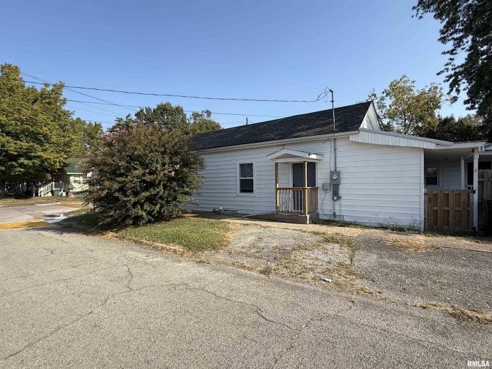1100 CATHERINE Street, Metropolis, Illinois 62960, 4 Bedrooms Bedrooms, 0 ,2 BathroomsBathrooms,Residential,For Sale,CATHERINE,0,RMAEB459718