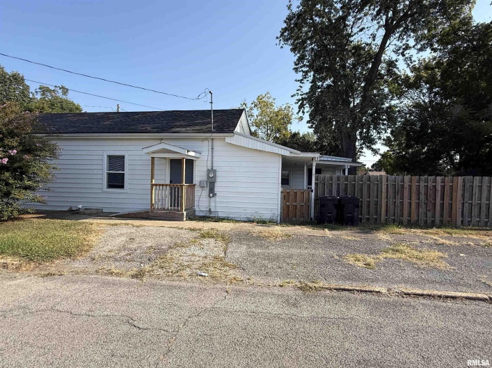 1100 CATHERINE Street, Metropolis, Illinois 62960, 4 Bedrooms Bedrooms, 0 ,2 BathroomsBathrooms,Residential,For Sale,CATHERINE,0,RMAEB459718