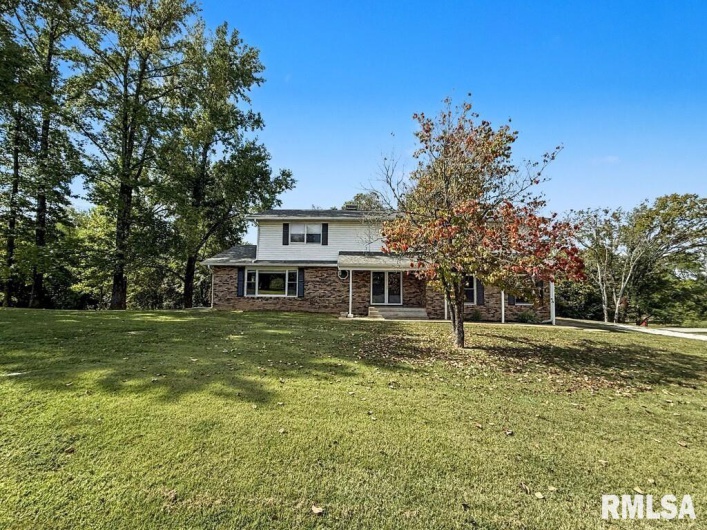 39 Butternut Hill Drive, Carbondale, Illinois 52903, 5 Bedrooms Bedrooms, 0 ,3 BathroomsBathrooms,Residential,For Sale,Butternut Hill,0,RMAQC4268004