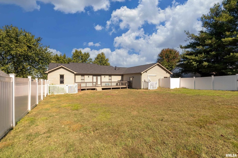 2701 HICKORY Lane, Marion, Illinois 62959, 3 Bedrooms Bedrooms, 0 ,2 BathroomsBathrooms,Residential,For Sale,HICKORY,0,RMAQC4268643