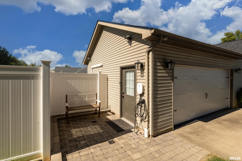 2701 HICKORY Lane, Marion, Illinois 62959, 3 Bedrooms Bedrooms, 0 ,2 BathroomsBathrooms,Residential,For Sale,HICKORY,0,RMAQC4268643