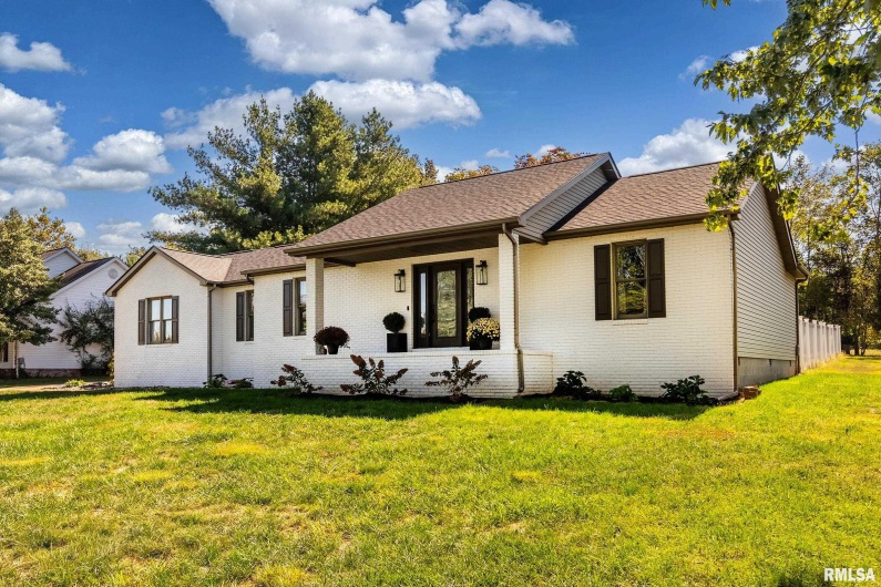 2701 HICKORY Lane, Marion, Illinois 62959, 3 Bedrooms Bedrooms, 0 ,2 BathroomsBathrooms,Residential,For Sale,HICKORY,0,RMAQC4268643