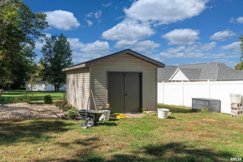 2701 HICKORY Lane, Marion, Illinois 62959, 3 Bedrooms Bedrooms, 0 ,2 BathroomsBathrooms,Residential,For Sale,HICKORY,0,RMAQC4268643