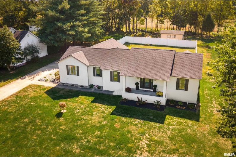 2701 HICKORY Lane, Marion, Illinois 62959, 3 Bedrooms Bedrooms, 0 ,2 BathroomsBathrooms,Residential,For Sale,HICKORY,0,RMAQC4268643