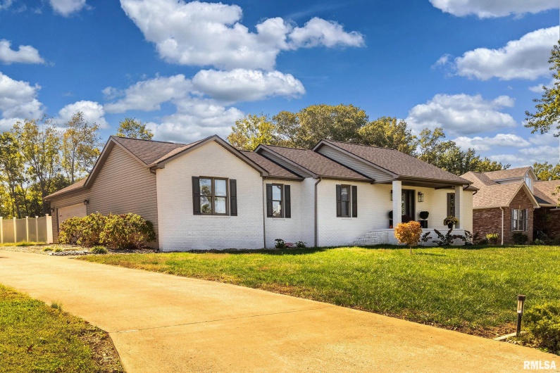 2701 HICKORY Lane, Marion, Illinois 62959, 3 Bedrooms Bedrooms, 0 ,2 BathroomsBathrooms,Residential,For Sale,HICKORY,0,RMAQC4268643