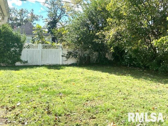 2027 HERBERT Street, Murphysboro, Illinois 62966, 2 Bedrooms Bedrooms, 0 ,1 BathroomBathrooms,Residential,For Sale,HERBERT,0,RMAEB460220